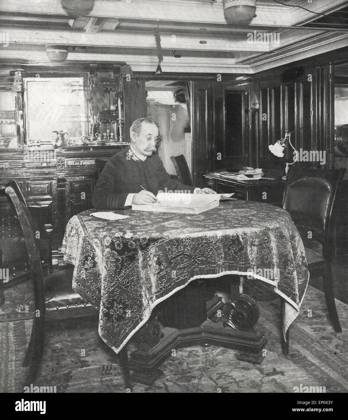 Le capitaine Charles in Sigsbee dans sa cabine sur le cuirassé USS Maine aux États-Unis avant l'explosin dans le port de La Havane, Cuba Spanish American War Banque D'Images