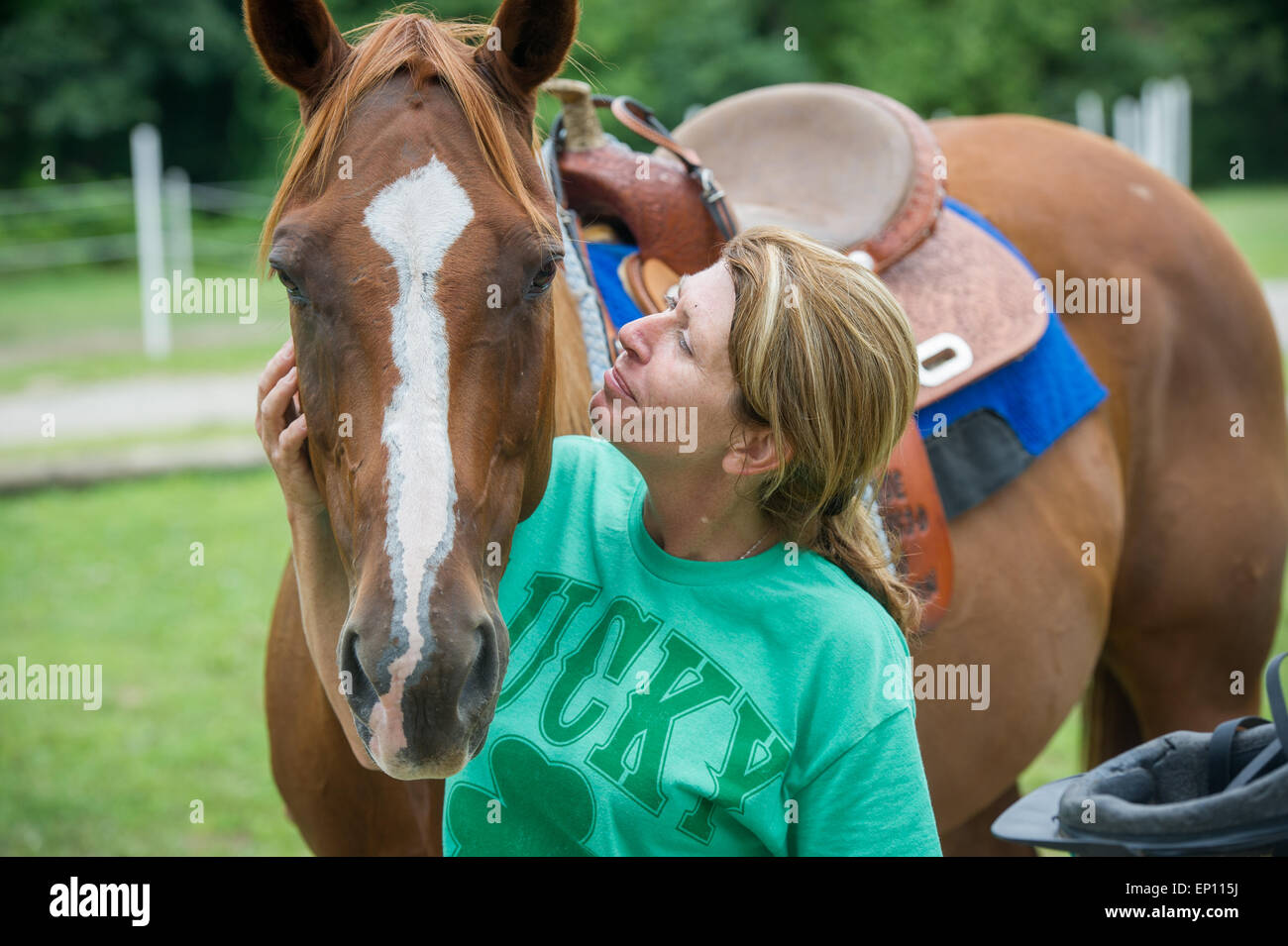 Femme à cheval à affectueusement à Hanover, Maryland, USA Banque D'Images