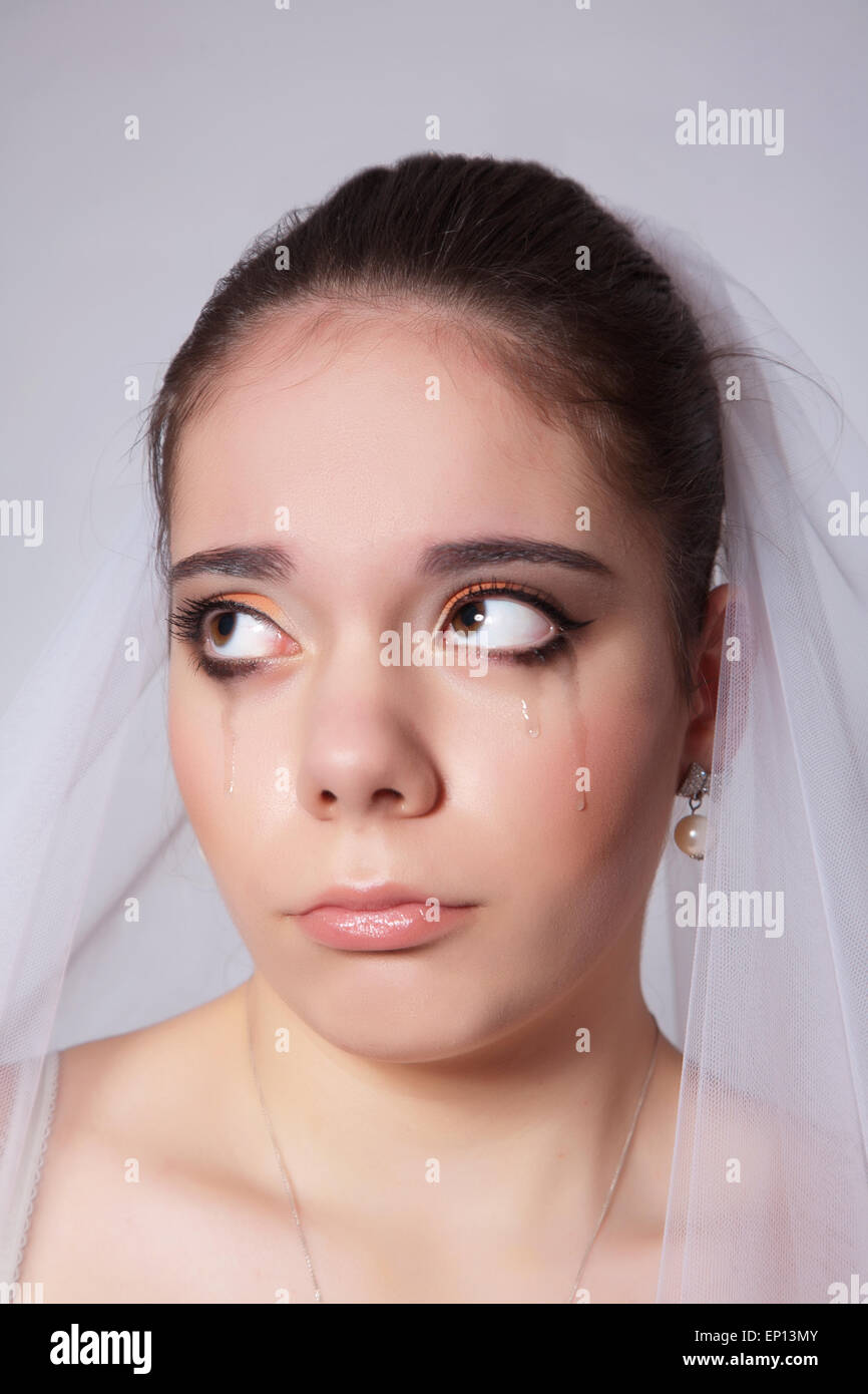 Portrait d'une belle épouse pleurer blessé closeup Banque D'Images