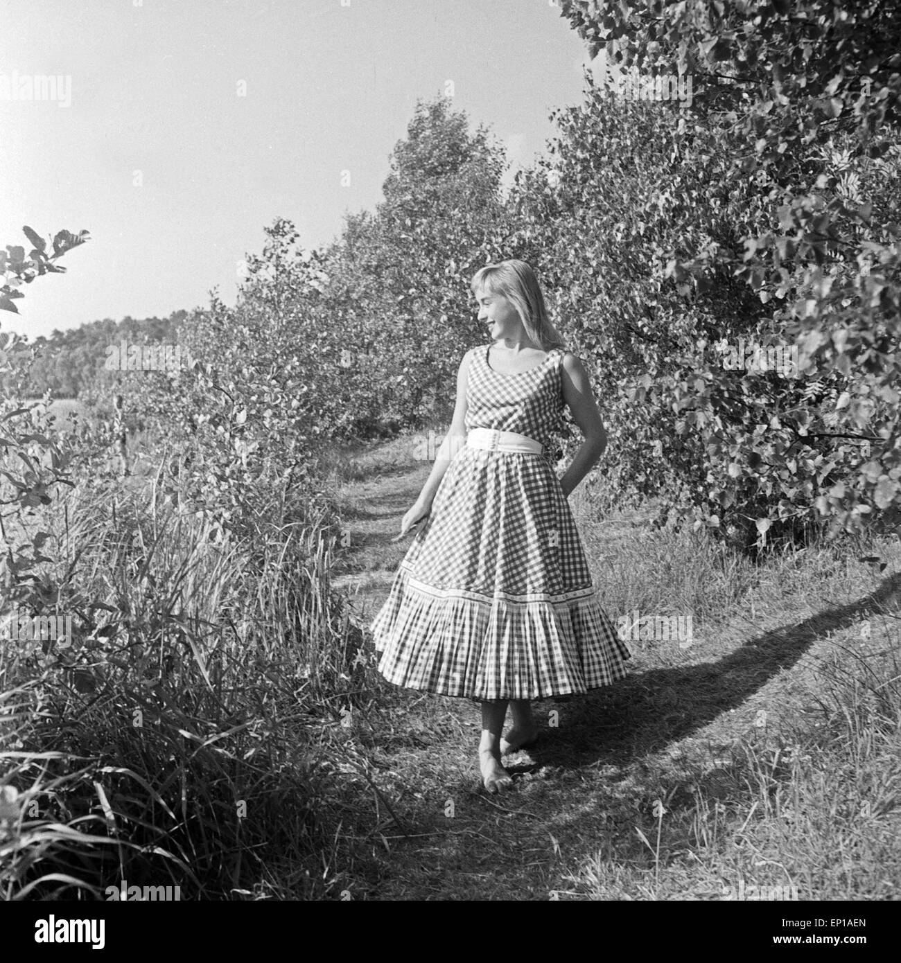 Deutsche Schauspielerin, Jazz- und Dany Schlagersängerin Mann an der Elbe, Deutschland 1950er Jahre. L'actrice allemande, un jazz Banque D'Images