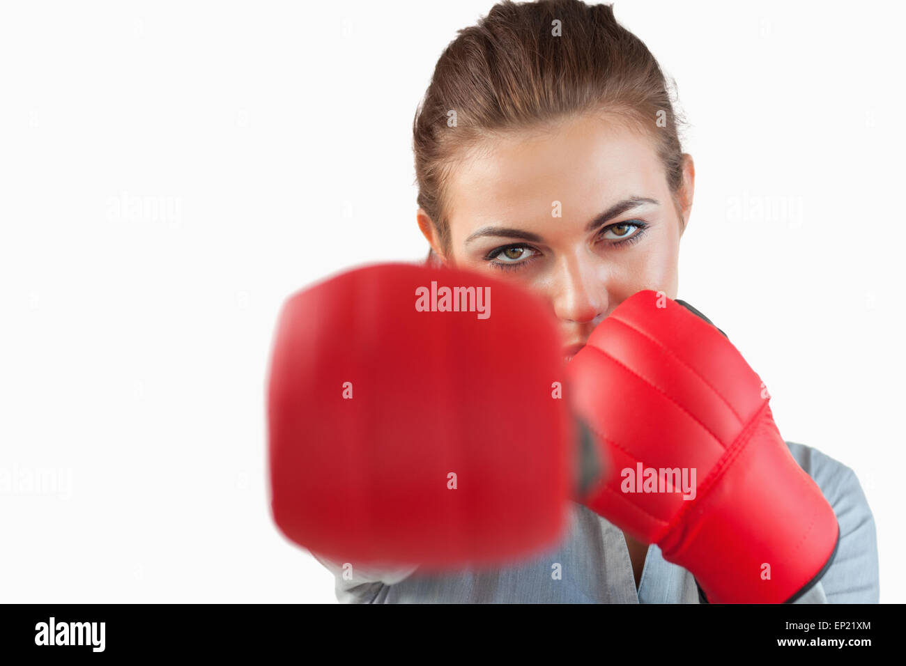 Close up of businesswoman substitution avec des gants de boxe Banque D'Images