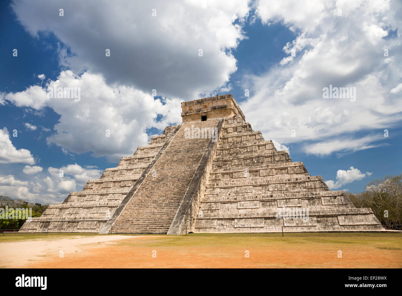 El Castillo (le Temple) Kukulkan de Chichen Itza pyramide maya, au Yucatan, Mexique Banque D'Images