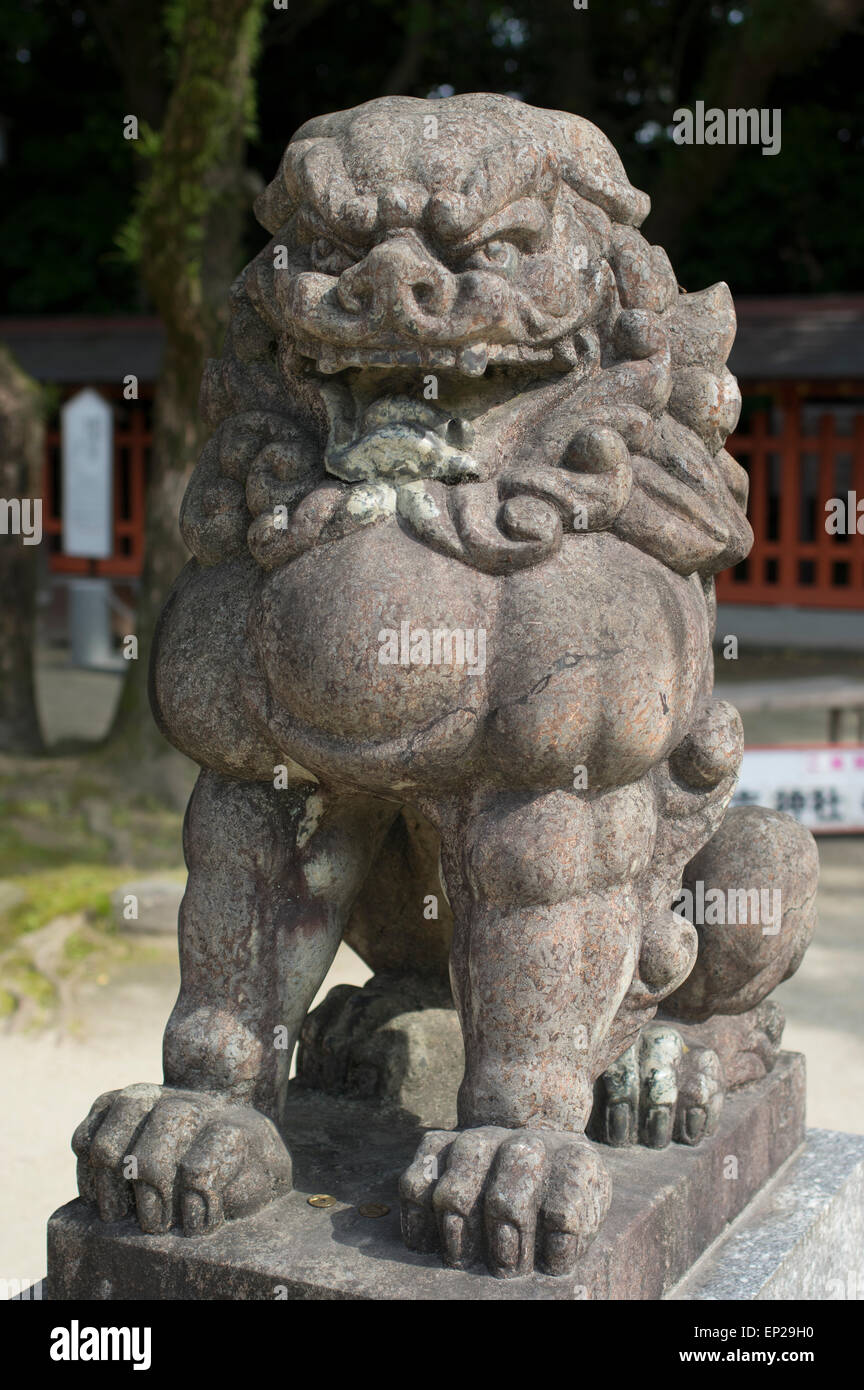 Komainu au Sanctuaire de Sumiyoshi ( ) Shinto Fukuoka, Kyushu, Japon Banque D'Images