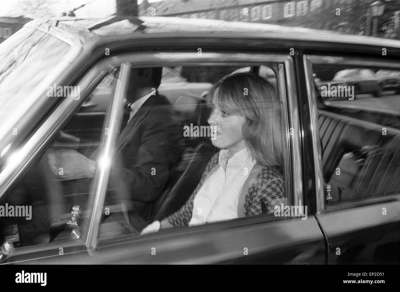 Andrina Colquhoun ami de lord Lucan. Le soir de sa disparition Colquhoun l'attendait à l'Clermont club. Sur la photo la laissant place Chelsea accueil 12 novembre 1974. Richard John Bingham 7e comte de Lucan populairement connu comme Lord Lucan était la collègue qui a disparu dans les premières heures du 8 novembre 1974, à la suite du meurtre de Sandra Rivett ses enfants en nourrice le soir précédent. Il n'y a eu aucune observation vérifiée de lui depuis. Le 19 juin 1975 un jury d'enquête nommé Lucan que le meurtrier de Sandra Rivett. Il a été présumé décédé en instance le 11 décembre 1992. Banque D'Images
