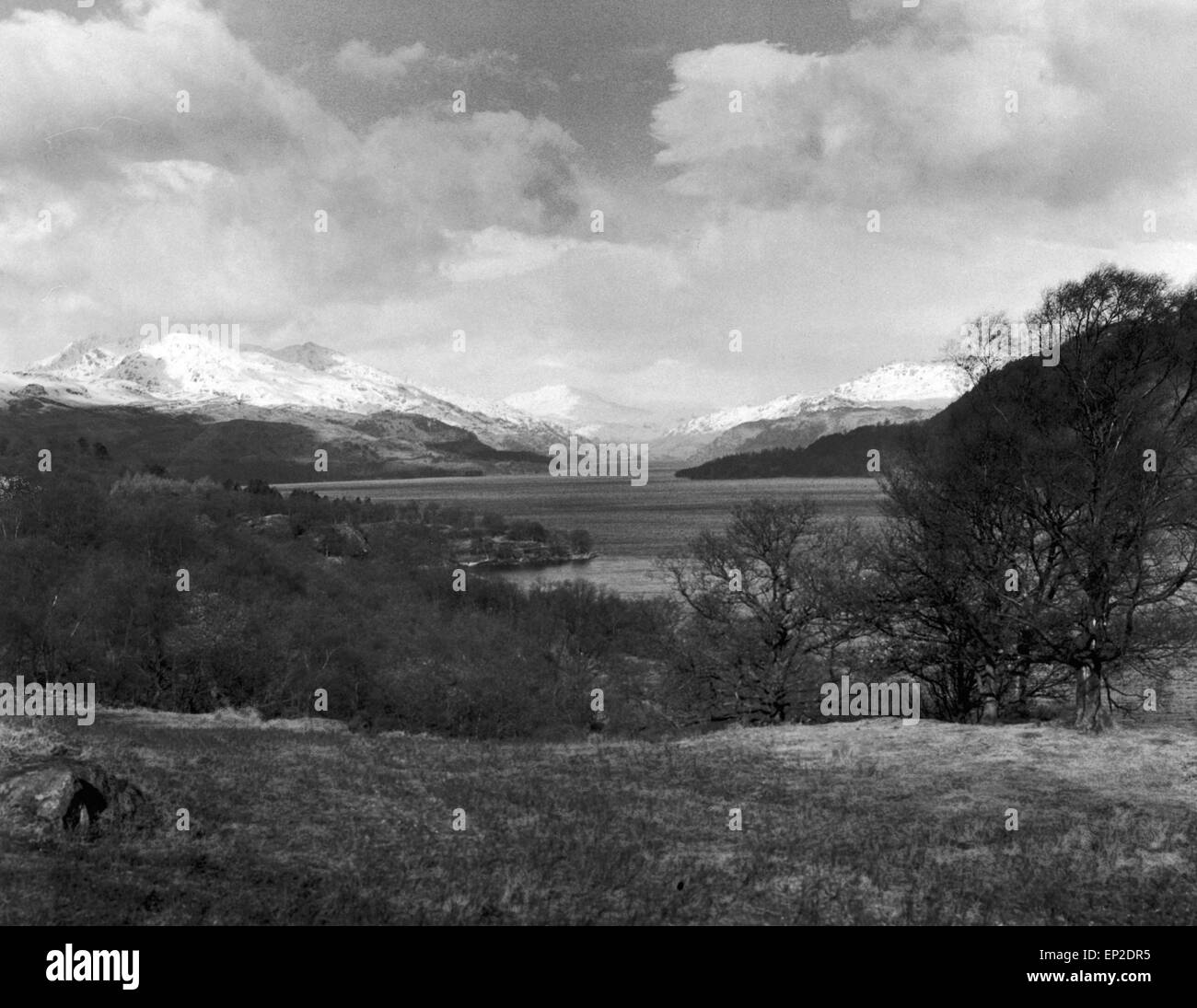 Vue sur le Loch Lomond, à au nord de la partie inférieure de Beinn Bhreac 22 Février 1951 Banque D'Images