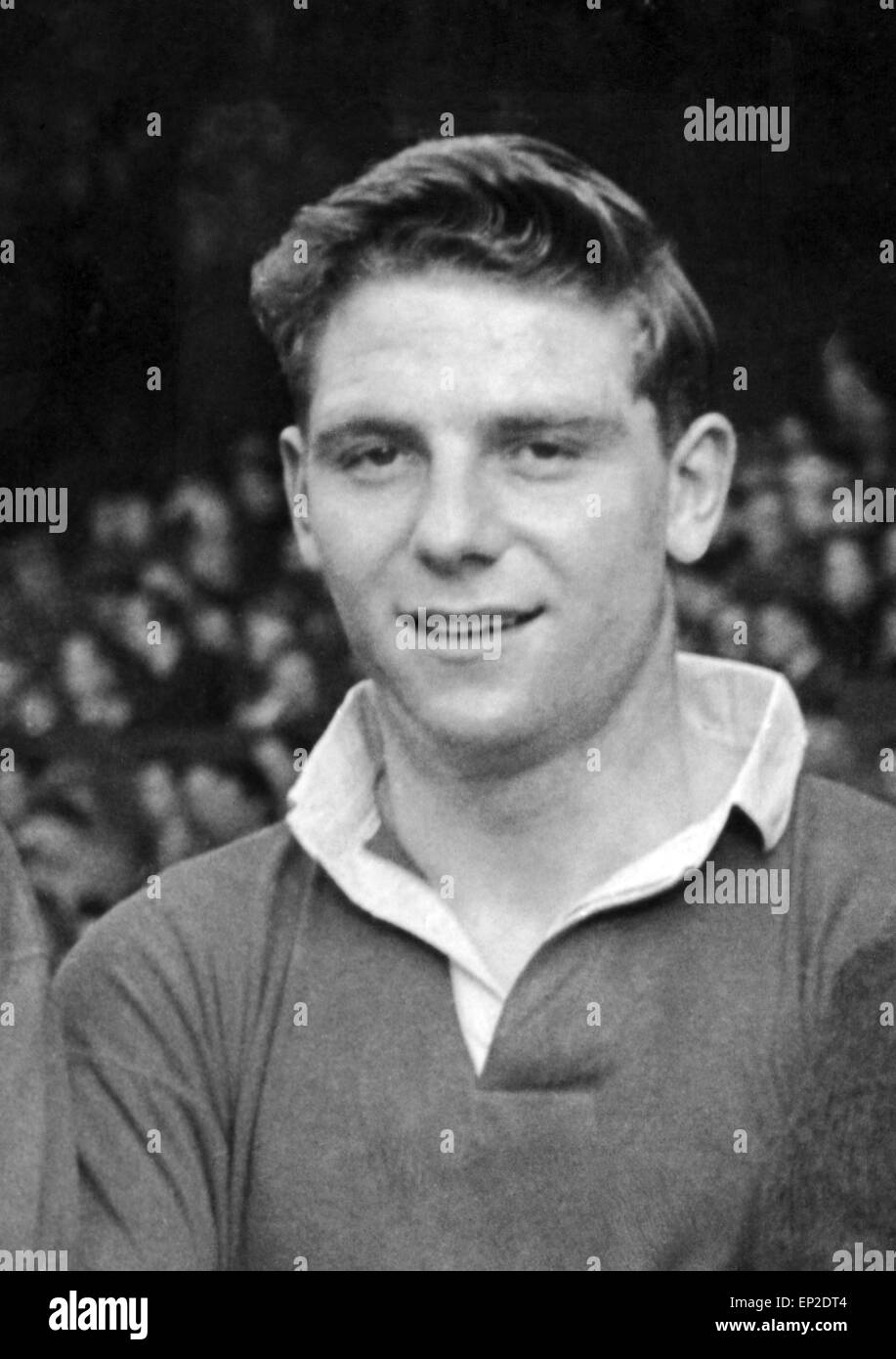 Manchester United joueur de Duncan Edwards photographié avant sa défaite 4-2 du côté de Wolverhampton Wanderers dans la ligue anglaise Division One match à Molineux. 2 octobre 1954. Banque D'Images