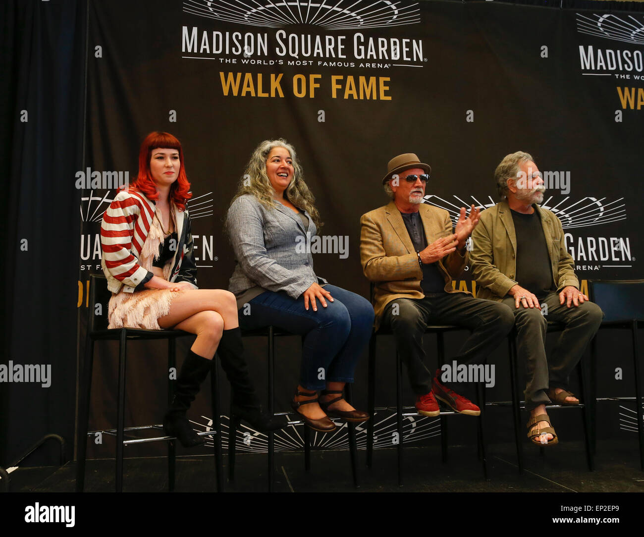 New York, NY - 11 mai 2015 : Hart Reya, Trixie Garcia, Bob Weir, Bill Kreutzmann assister au Madison Square Garden Walk of Fame 2015 Cérémonie d'intronisations au Madison Square Garden Banque D'Images