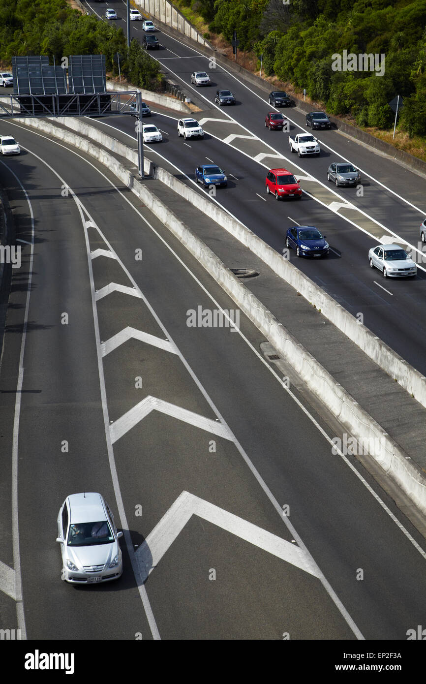 Trafic sur autoroute, Centre d'Auckland, île du Nord, Nouvelle-Zélande Banque D'Images