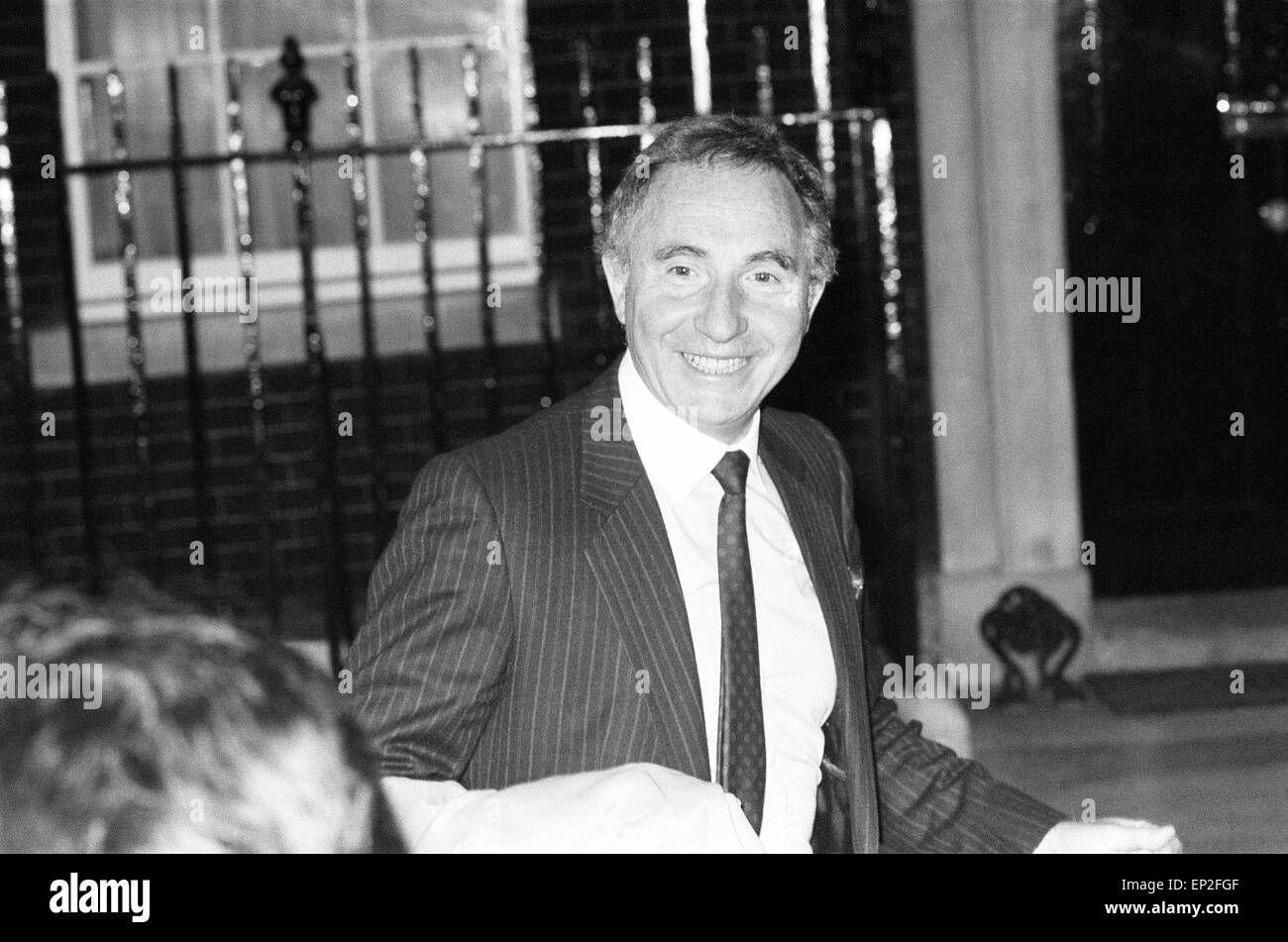 La réception au 10, Downing Street, Londres, assisté par des acteurs du programme de BBC TV 'Oui' ministre, mai 1983. Sur la photo : Nigel Hawthorne alias Sir Humphrey Appleby. Banque D'Images