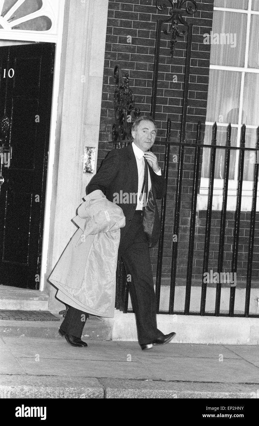 La réception au 10, Downing Street, Londres, assisté par des acteurs du programme de BBC TV 'Oui' ministre, mai 1983. Sur la photo : Nigel Hawthorne alias Sir Humphrey Appleby. Banque D'Images