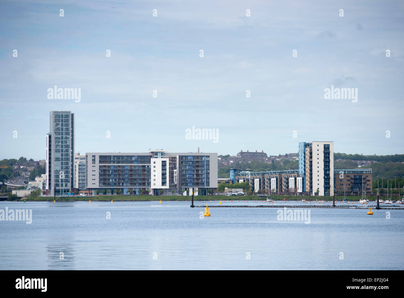 Appartements donnant sur l'eau à la baie de Cardiff, Pays de Galles du Sud Banque D'Images