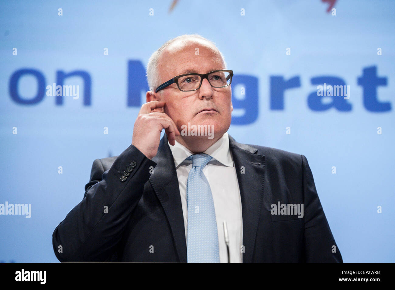 Frans Timmermans, premier vice-président de la Commission européenne pour l'amélioration de la réglementation, les relations inter-institutionnelles, l'état de droit, et la Charte des droits fondamentaux tient une conférence de presse au siège de la Commission européenne à Bruxelles, Belgique Le 13.05.2015 La Commission européenne a présenté un agenda européen sur l'immigration avec des mesures immédiates pour répondre à la situation de crise en Méditerranée, ainsi que les mesures à prendre dans les années à venir pour une meilleure gestion de la migration. par Wiktor Dabkowski Banque D'Images