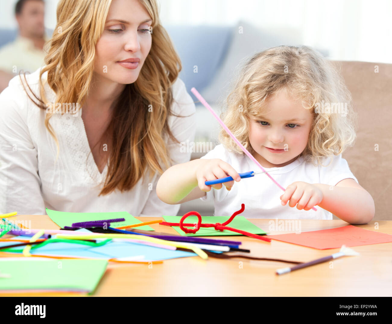 Femme et de la fille de papier de coupe Banque D'Images