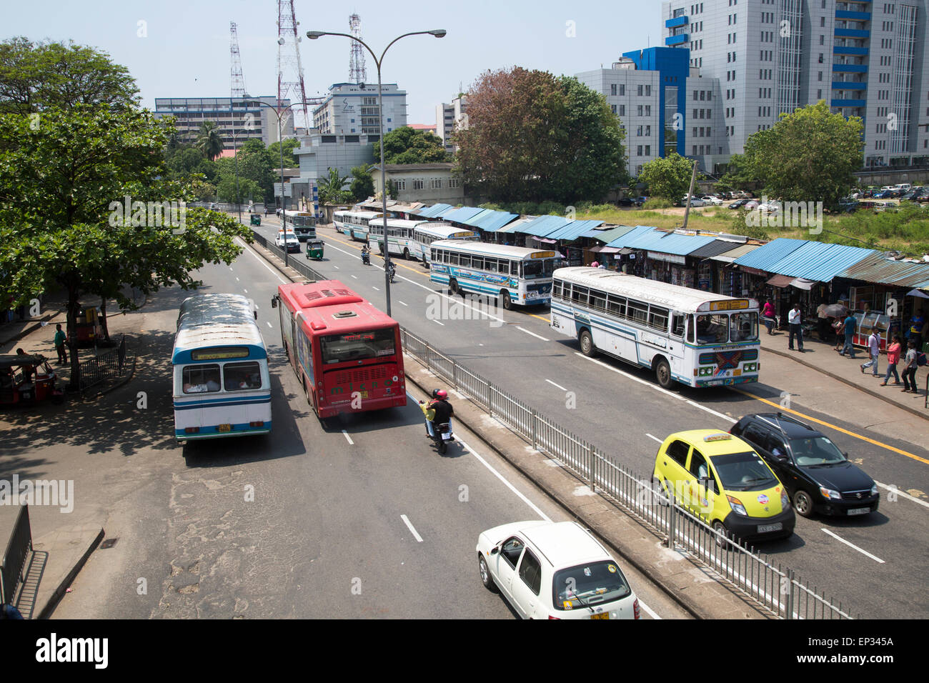 La circulation en zone centrale de la ville de Colombo, Sri Lanka, Asie Banque D'Images