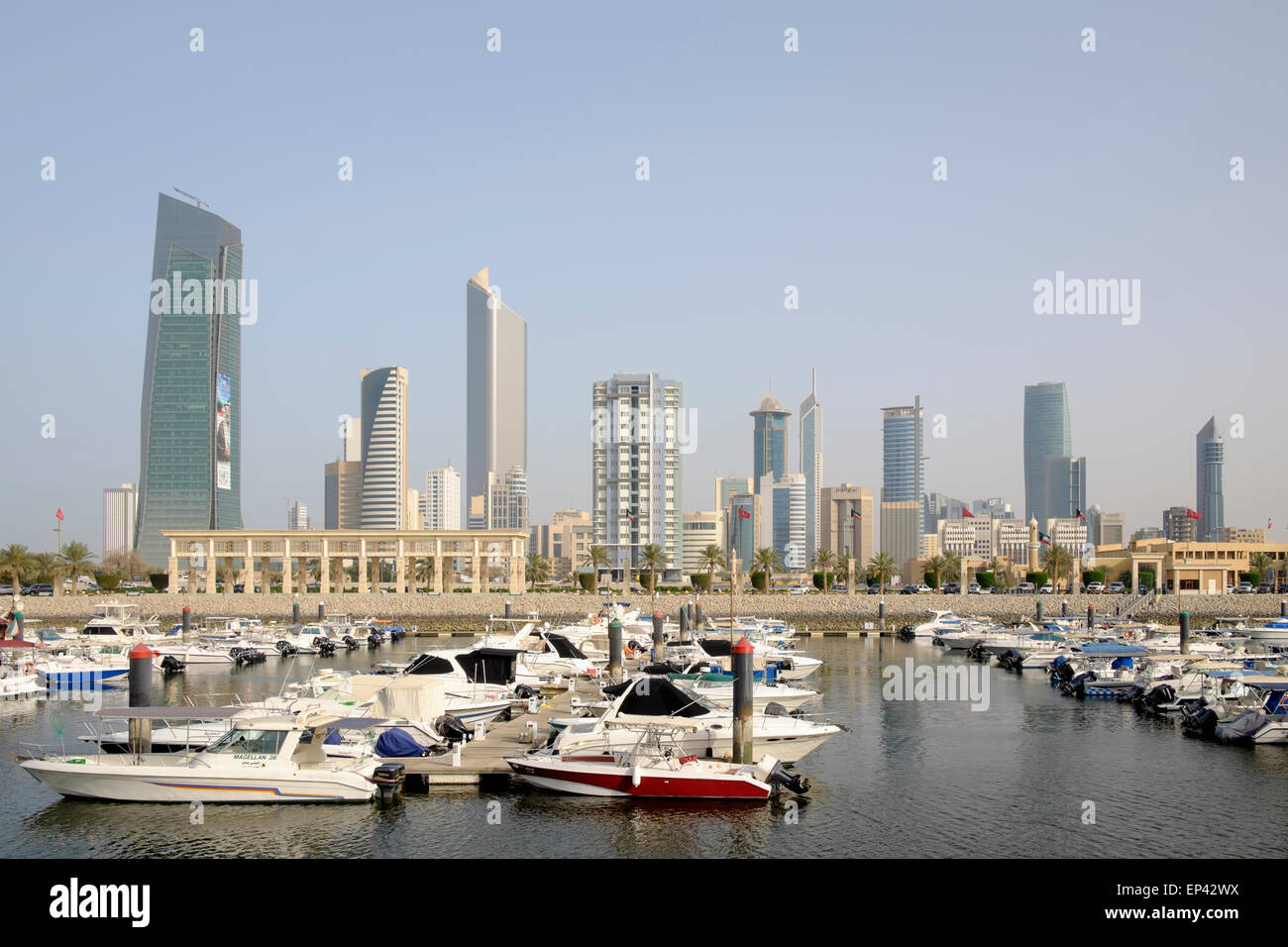 Toits de Koweït City du Souq Sharq marina au Koweït Banque D'Images