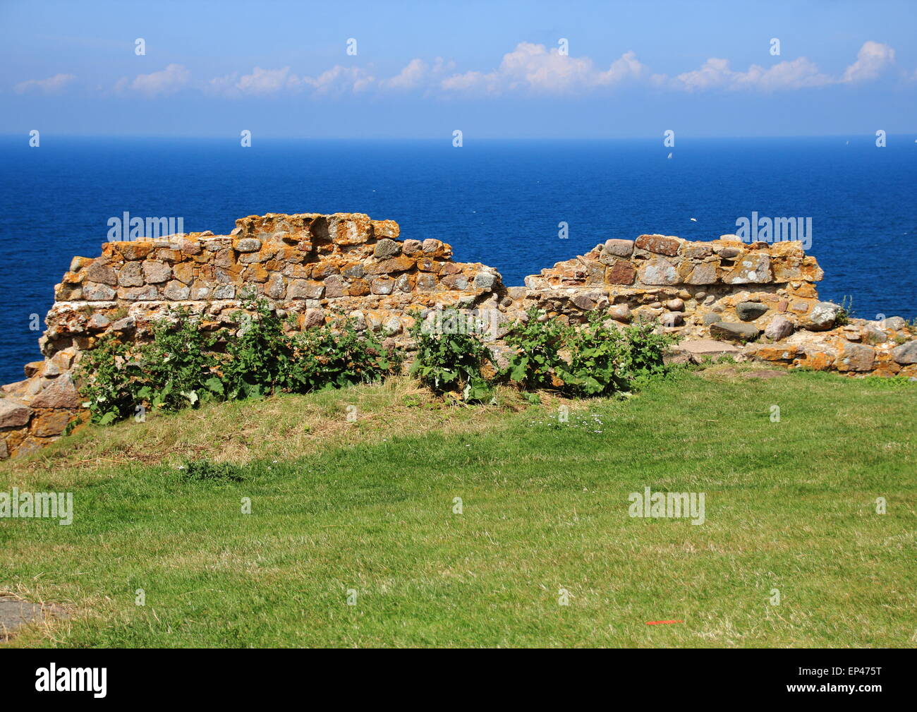 Ruine antique mur de rochers avec horizon Banque D'Images