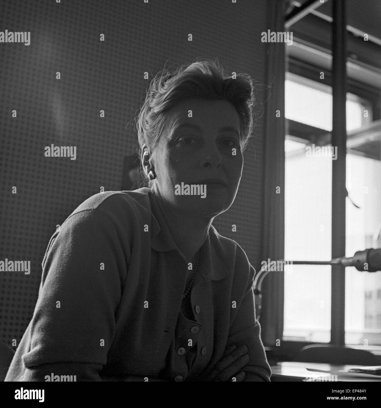 Deutsche Schauspielerin Marianne Hoppe dans Hamburg, Deutschland 1950 er Jahre. L'actrice allemande Marianne Hoppe à Hambourg, Germa Banque D'Images