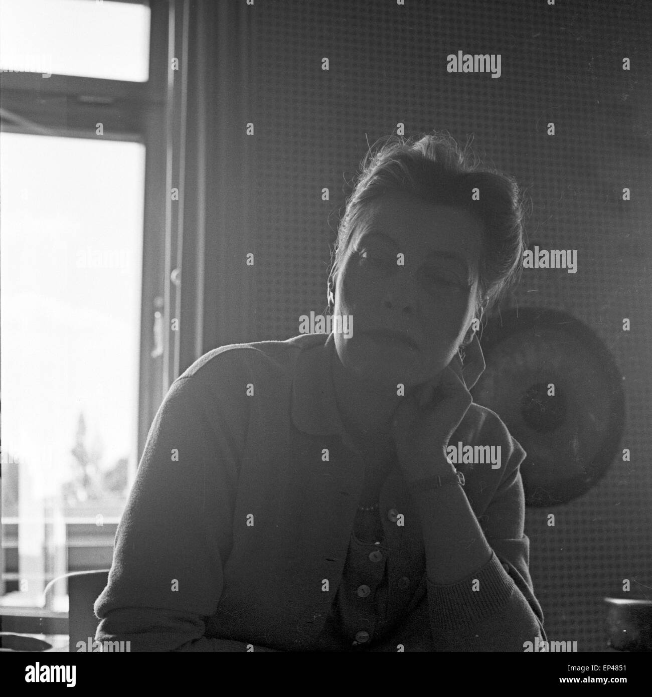 Deutsche Schauspielerin Marianne Hoppe dans Hamburg, Deutschland 1950 er Jahre. L'actrice allemande Marianne Hoppe à Hambourg, Germa Banque D'Images