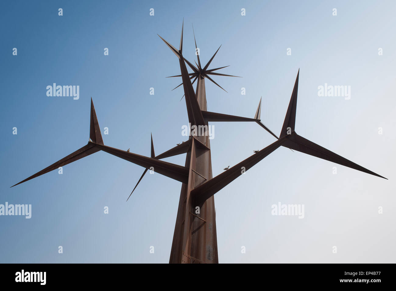 La sculpture moderne en dehors de la Centro Vasco da Gama shopping mall dans le Parque das Nacoes Lisbonne Portugal Banque D'Images