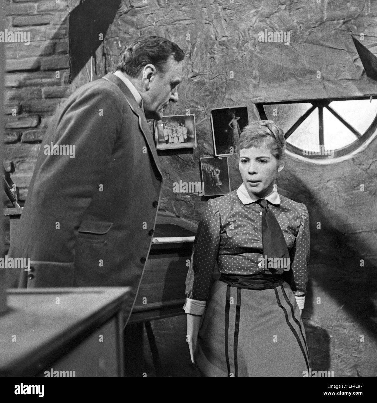 Die Ratten, Fernsehspiel, Deutschland 1959, Regie : John OLDEN, acteurs : Süssenguth Walther, Renate Schroeter ( ?) Banque D'Images