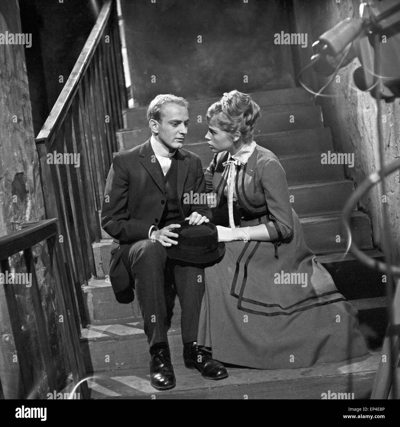 Dreharbeiten zu', 'Die Ratten Fernsehspiel, Deutschland 1959, Regie : John OLDEN, acteurs : Rolf Nagel, Renate Schroeter Banque D'Images