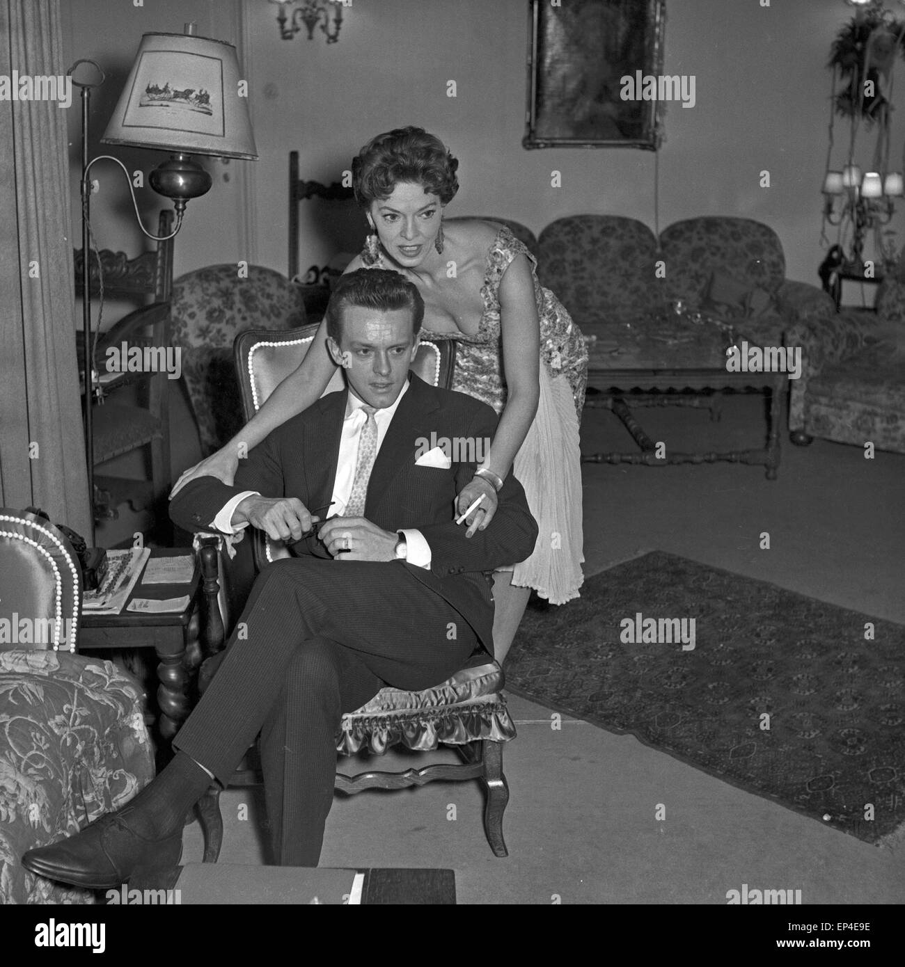 Deutsche Schauspielerin und Tänzerin Maria Litto und ihr Mann Heinz Schmiedel, Deutschland 1950er Jahre. L'actrice allemande et Banque D'Images