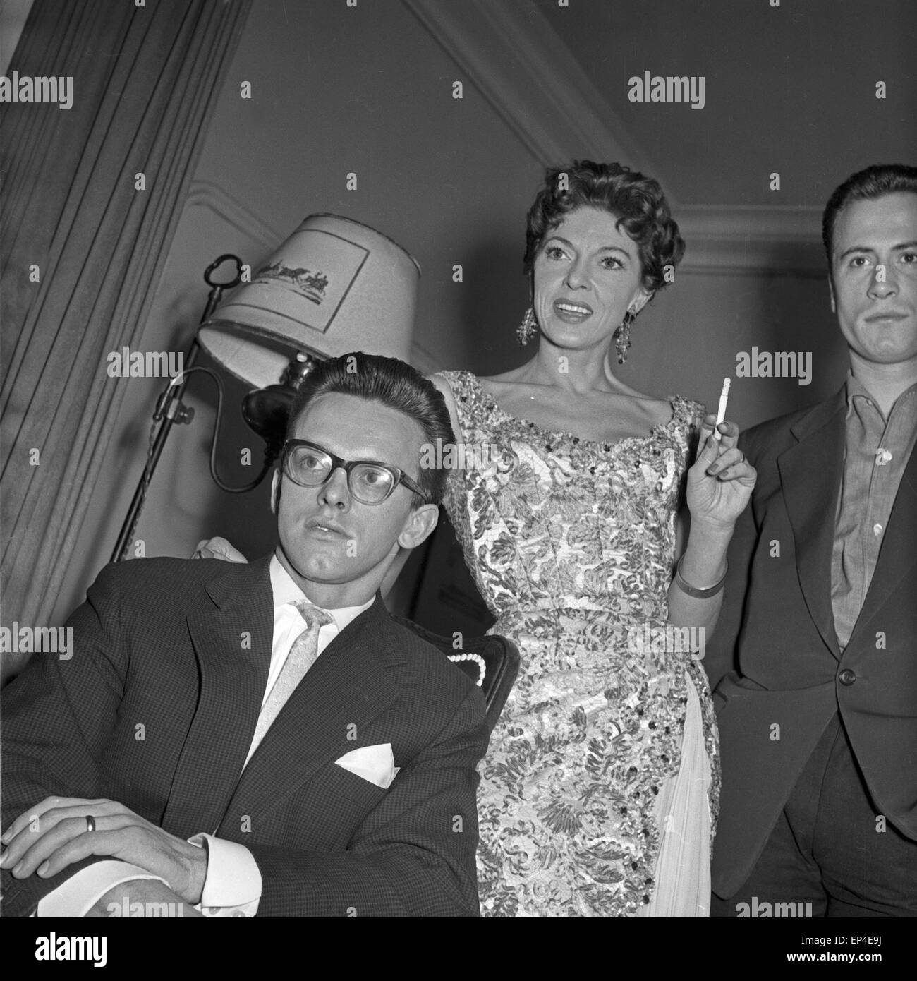 Deutsche Schauspielerin und Tänzerin Maria Litto und ihr Mann Heinz Schmiedel, Deutschland 1950er Jahre. L'actrice allemande et Banque D'Images