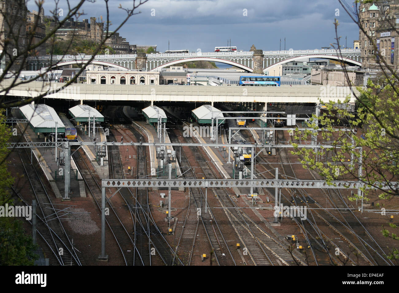 La gare de Waverley, EDINGBURGH ECOSSE SCOTRAIL Banque D'Images