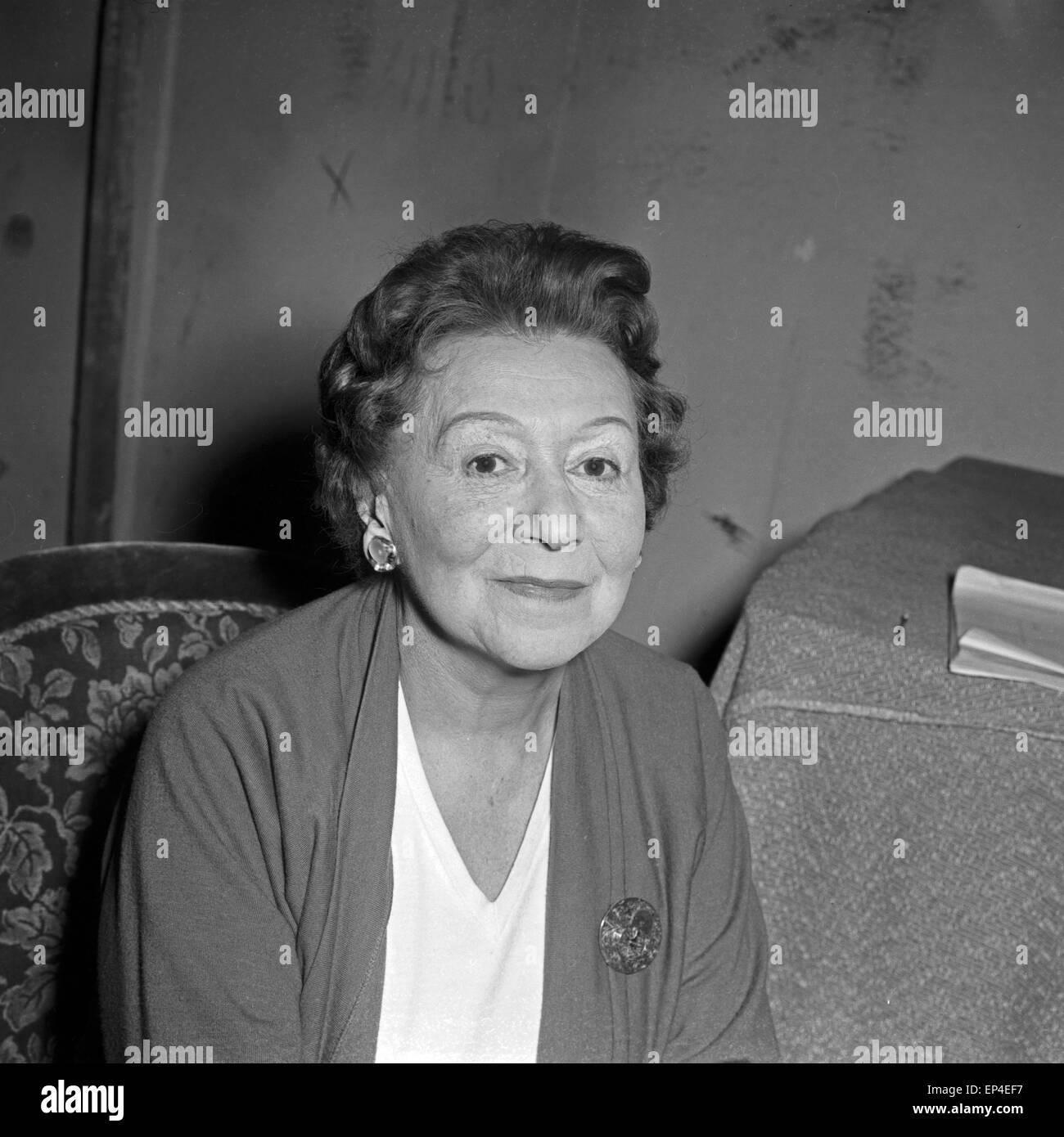 Deutsche Schauspielerin und Operettensängerin Trude Hesterberg, Deutschland 1950er Jahre. L'actrice et chanteuse allemande l'opérette Banque D'Images