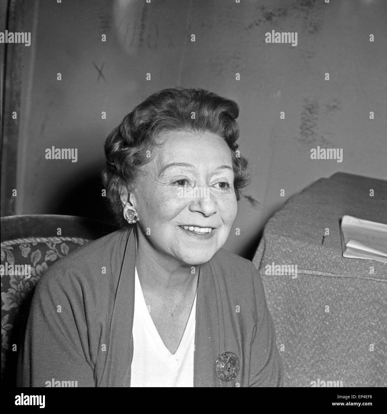 Deutsche Schauspielerin und Operettensängerin Trude Hesterberg, Deutschland 1950er Jahre. L'actrice et chanteuse allemande l'opérette Banque D'Images