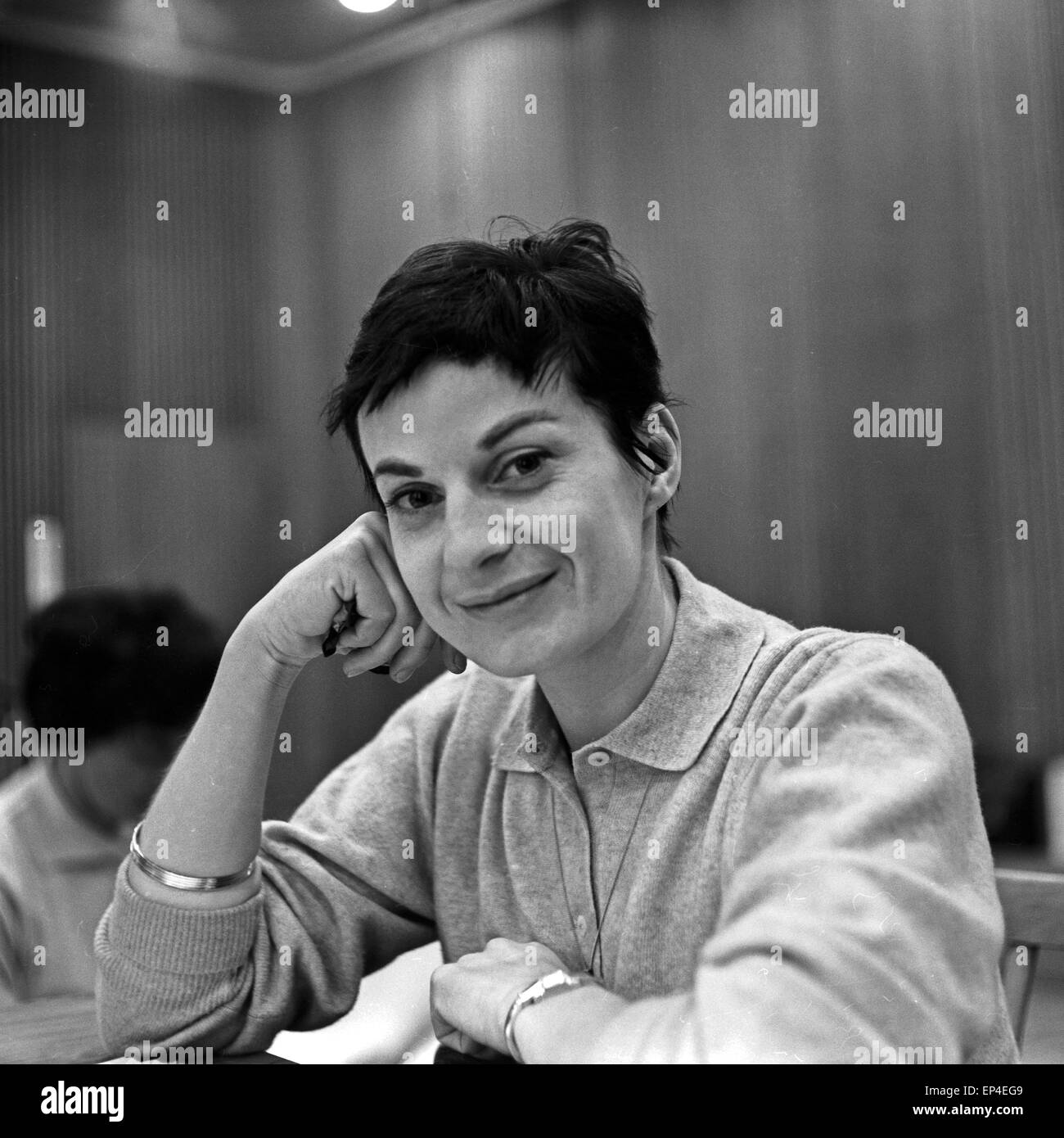 Deutsche Schauspielerin Gustl Halenke, Deutschland 1950er Jahre. L'actrice allemande Gustl Halenke, l'Allemagne des années 1950. Banque D'Images