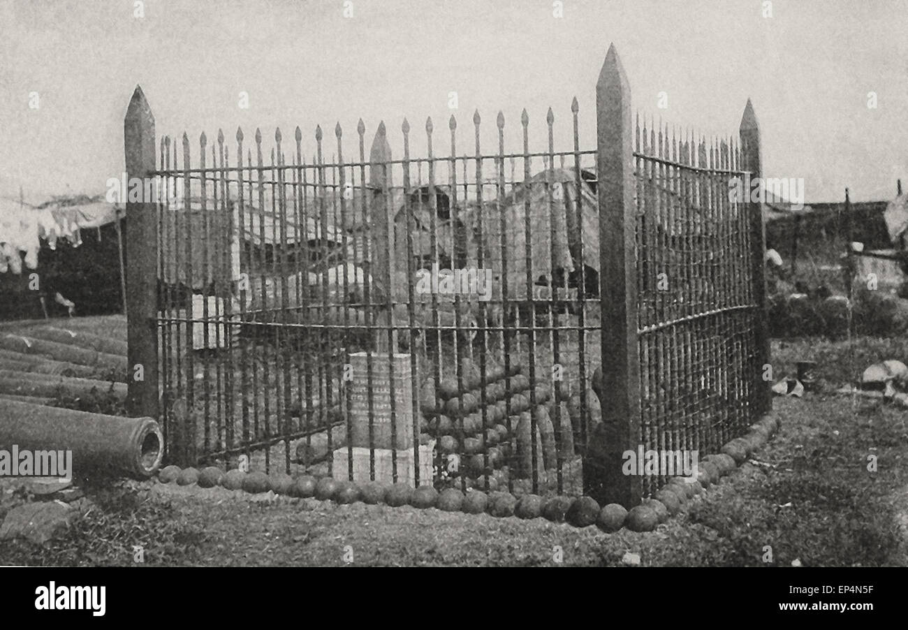 La tombe d'un soldat, Cavite, Philippines. Lieu de l'enterrer le lieutenant H. C. Lazelle, dix-huitième USA Infantry qui sont morts pendant la guerre américaine des Philippines Banque D'Images