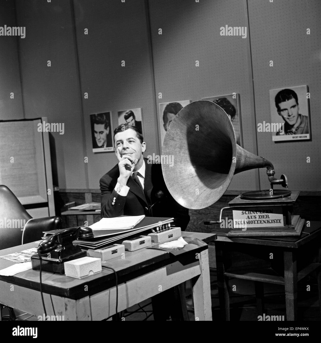 Musik aus Studio B, Musiksendung, Deutschland 1962, Modérateur Chris Howland präsentiert "chnulzen Klamottenkiste aus der vom' G Banque D'Images