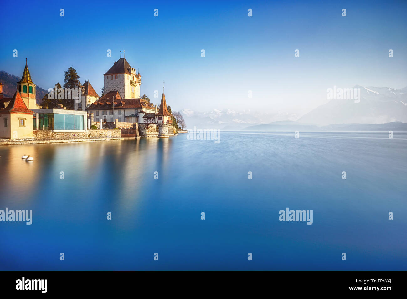 Château Oberhofen sur le lac de Thoune en Suisse Banque D'Images