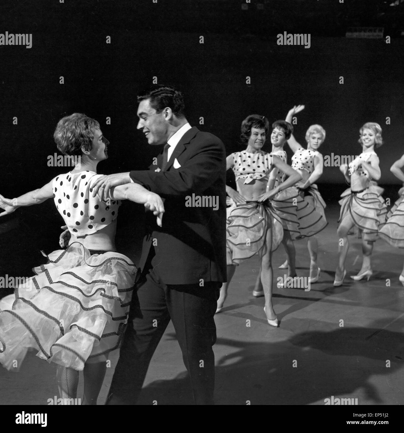 Musik aus Studio B, Musiksendung, Deutschland 1962, Gaststar : Peter Hinnen ( ?) tanzt mit dem Ballett Banque D'Images