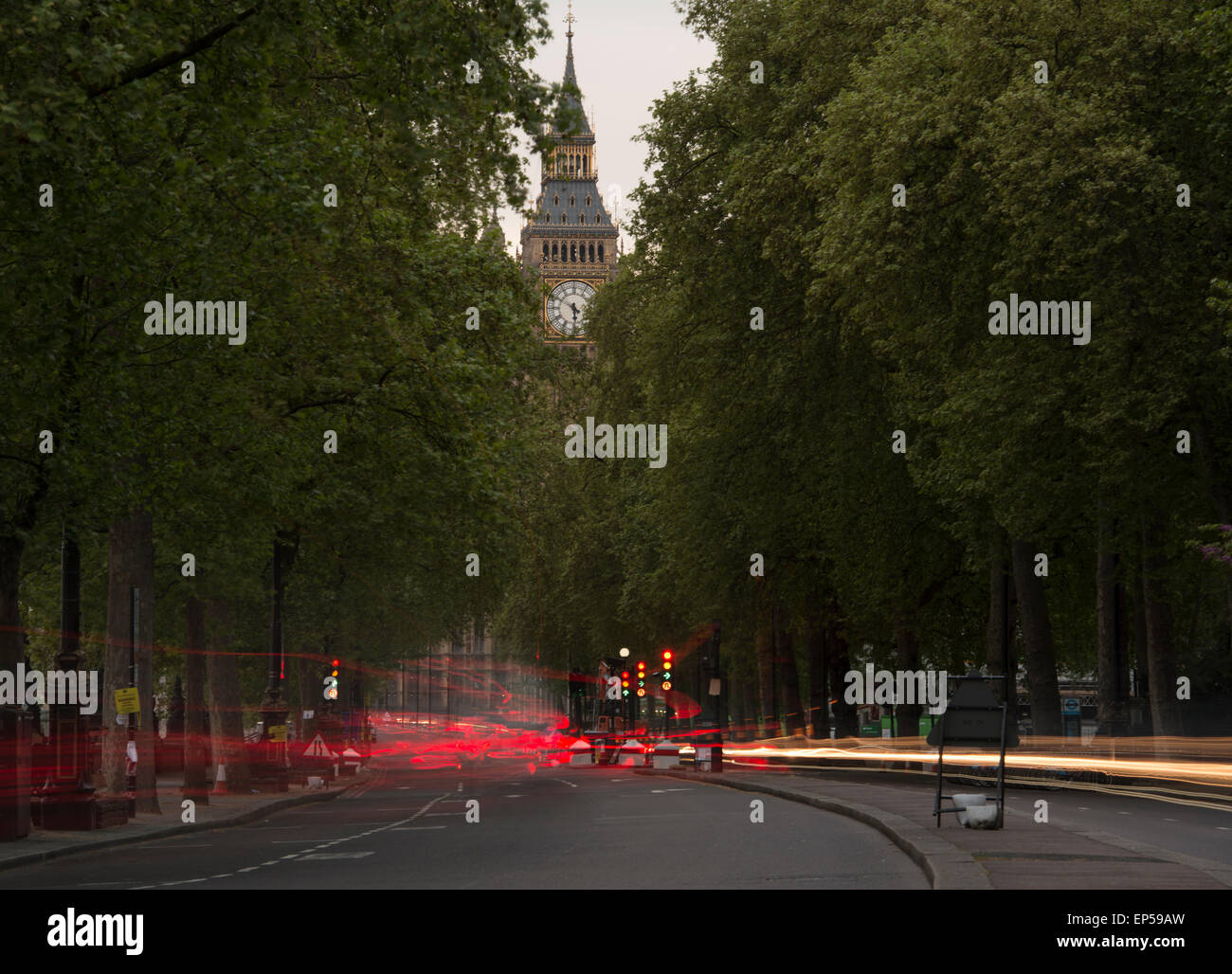 Big Ben londres [horloge] [light trails]. crédit : lee ramsden / alamy Banque D'Images