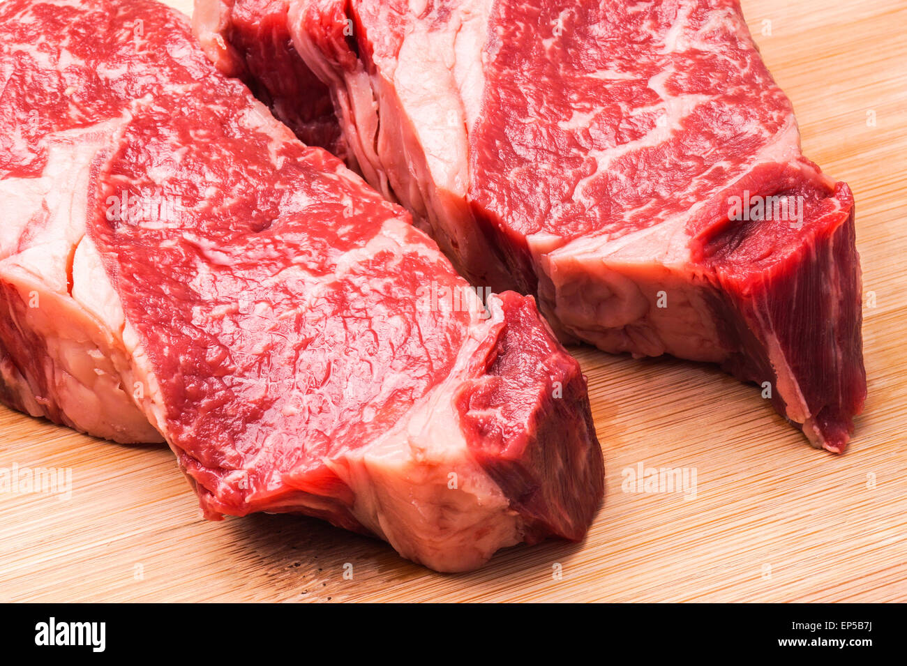 La viande de boeuf cru, organique, rouge steak Kobe gras pour la cuisson Banque D'Images
