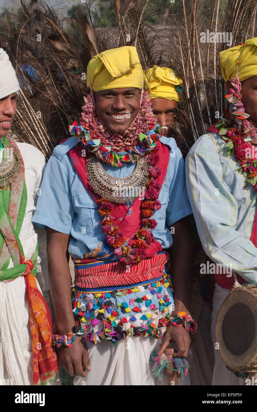 Événement communautaire de la danse ; encourager et soutenir les activités culturelles des populations vivant autour du parc national de Bardia, au Népal. Banque D'Images