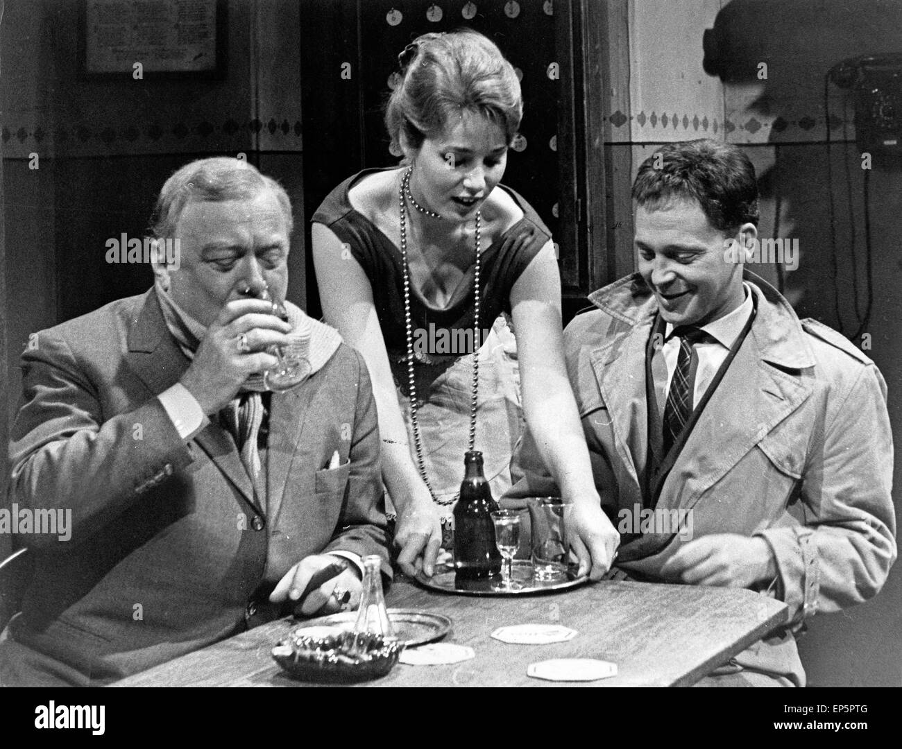 Oben und unten, Fernsehserie, Deutschland 1960 - 1961, acteurs : (v. l.) Otto Braml, I. Sommer, Hans Irle Banque D'Images