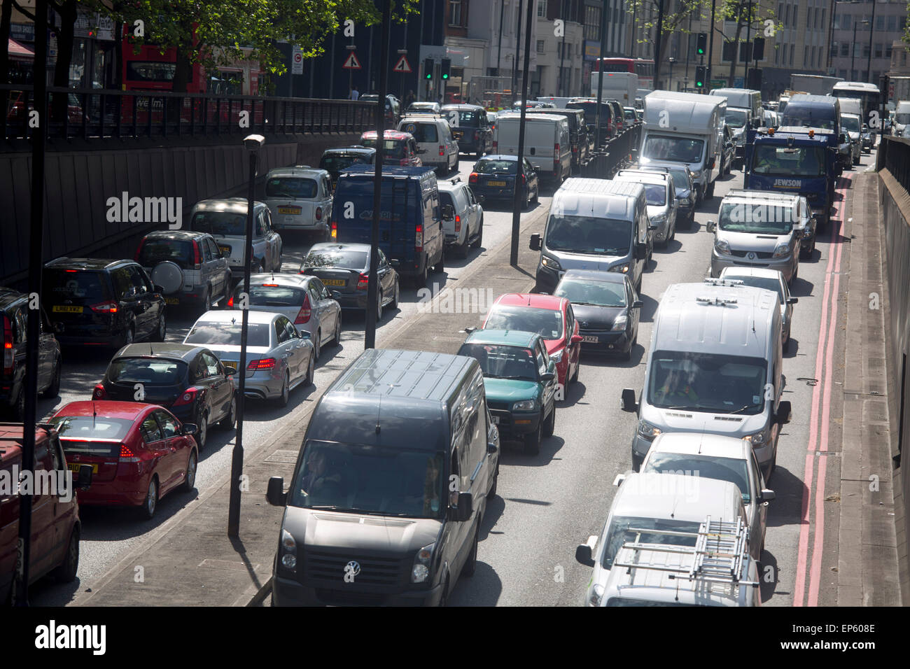 Passage souterrain Euston trafic lourd coincé en confiture solide Banque D'Images