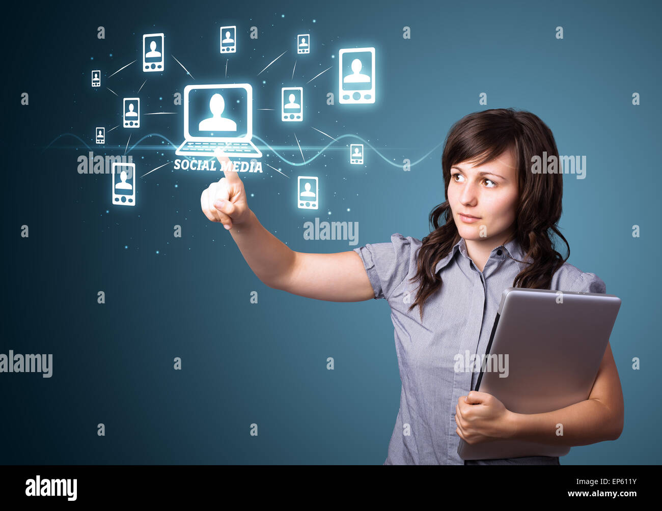 Businesswoman pressing social moderne type d'icônes Banque D'Images