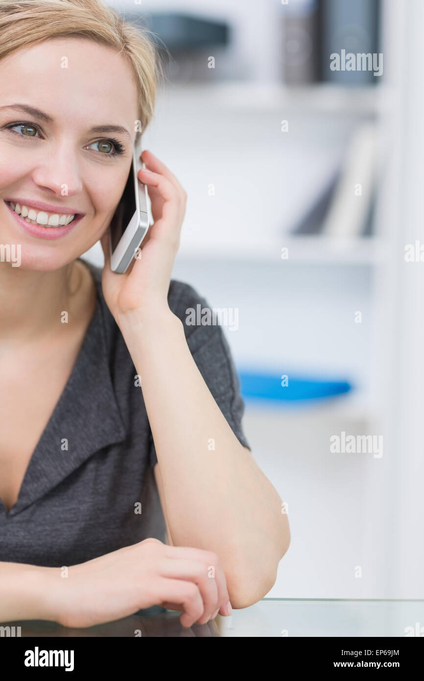Closeup of smiling business woman using cellphone Banque D'Images