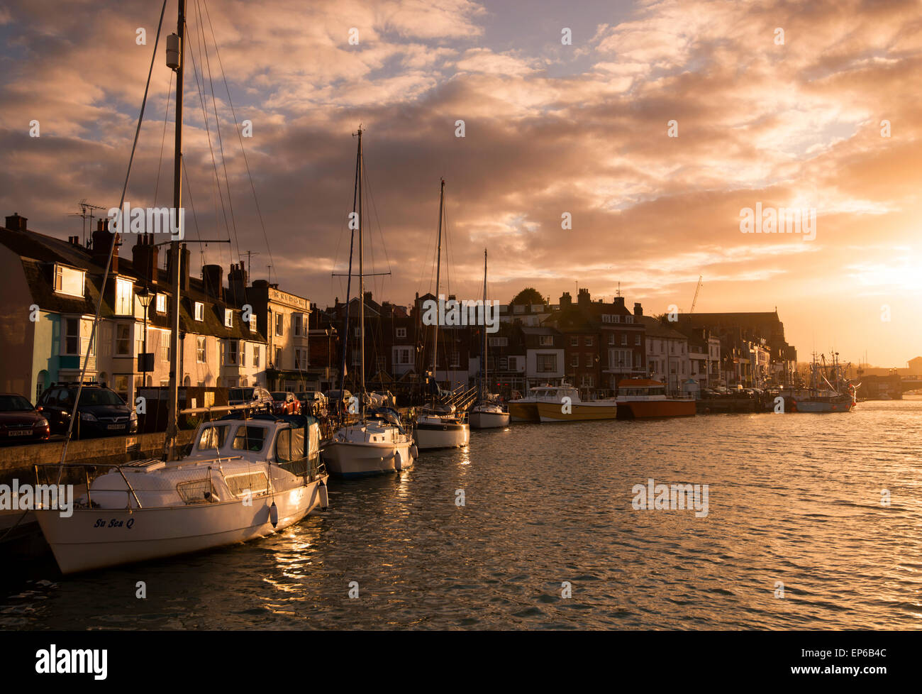 Coucher du soleil dans le port de Weymouth, Dorset, Angleterre, Royaume-Uni Banque D'Images