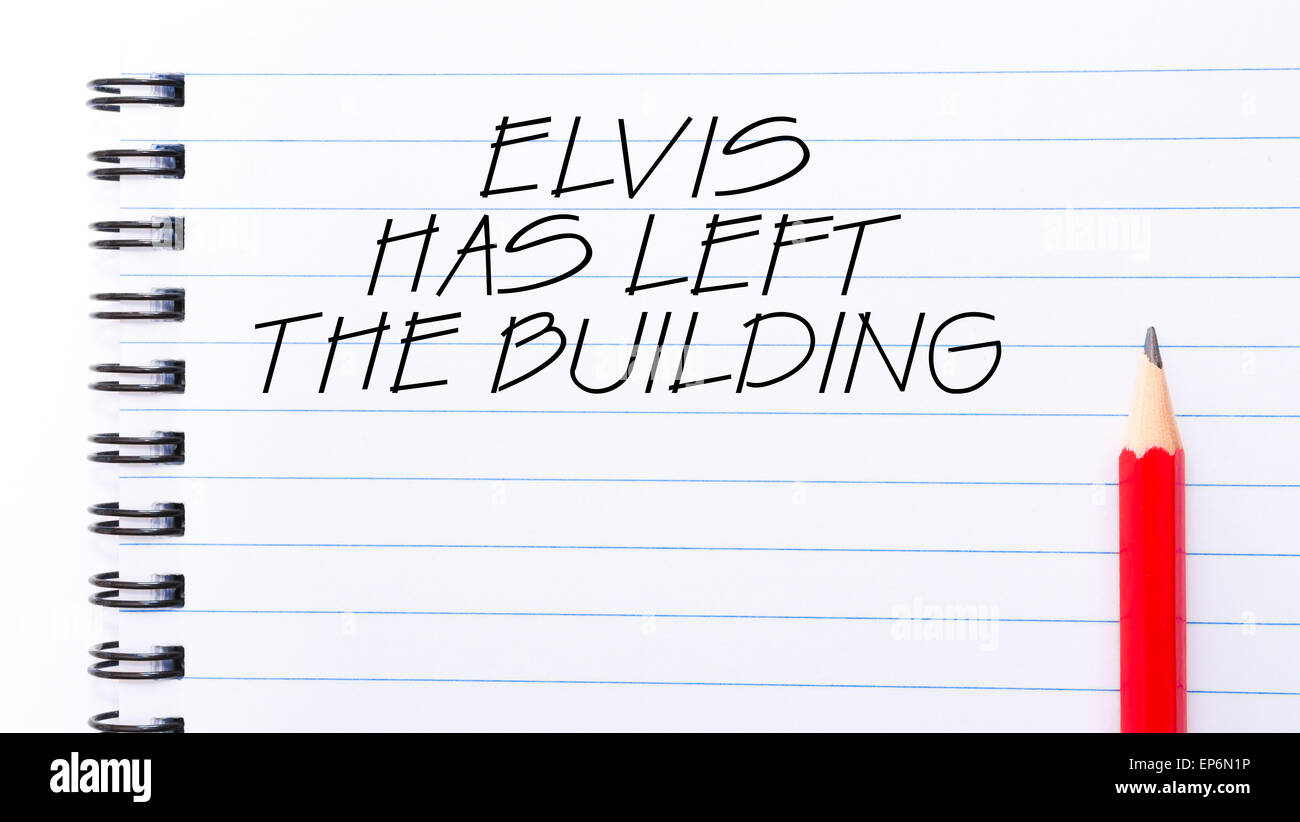 Elvis a quitté le bâtiment texte écrit sur page du bloc-notes, crayon rouge sur la droite. Image Concept de motivation Banque D'Images