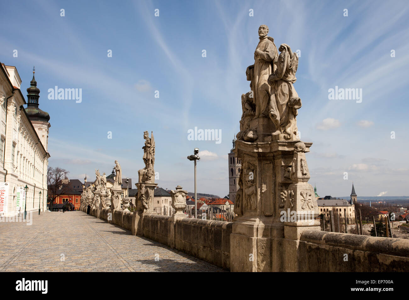 Kutna Hora : statues en face du collège des Jésuites Banque D'Images