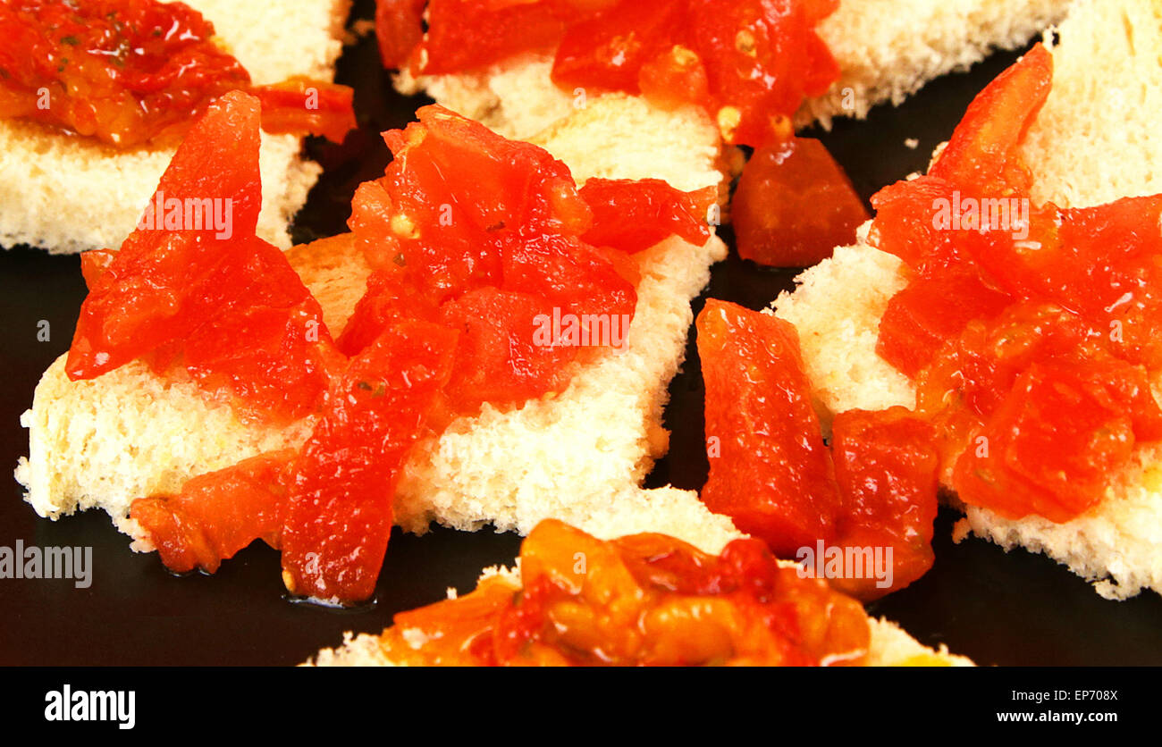 Starters restaurant italien tomates aux épices et huile d'olive sur du pain Banque D'Images