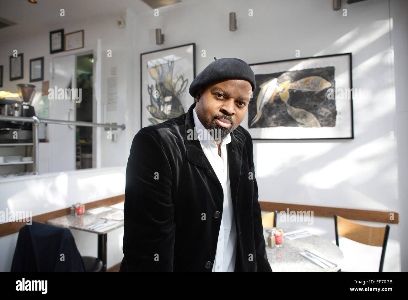 Ben Okri, poète et écrivain nigérian, photographié à Londres, Royaume-Uni Banque D'Images