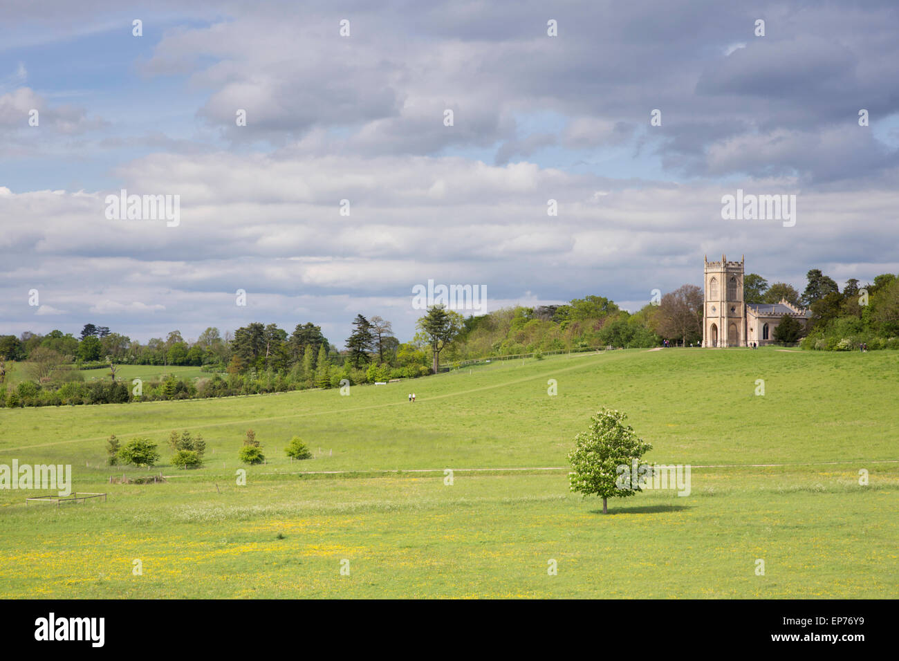 La Cour d'un parc Croome attrayants et l'église St Mary Magdalene par Capability Brown, Worcestershire. Angleterre, Royaume-Uni Banque D'Images