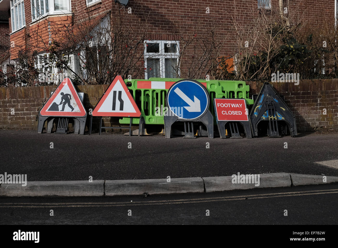 Divers signes de travaux routiers Banque D'Images