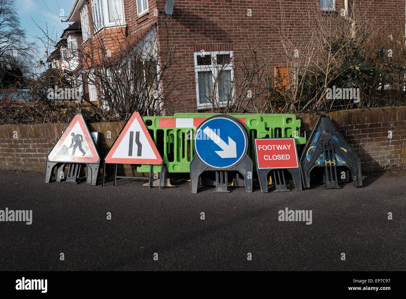 Divers signes de travaux routiers Banque D'Images